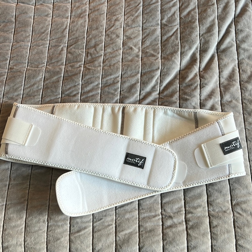 Motif pregnancy support band and compression socks